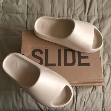 David R. Adidas Yeezy Slide Bone