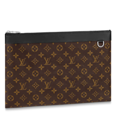 Buy a Louis Vuitton Discovery Pochette GM for men at the outlet!