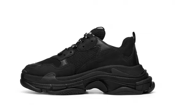 Trendy Men's BALENCIAGA TRIPLE S Trainers - Black & New