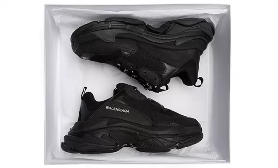 Spice Up Your Outfit - New Men's BALENCIAGA TRIPLE S Trainers in Black on Sale