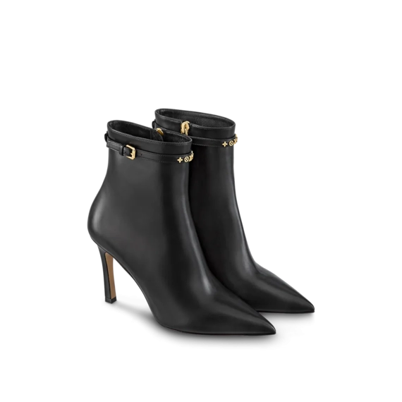 Get the latest Louis Vuitton Signature Ankle Boot for women.