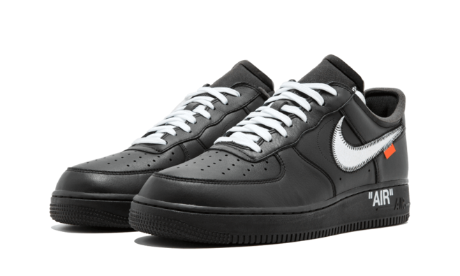 Show out with the Nike x Off White Air Force 1 07 in BLACK, MoMa sale for men
