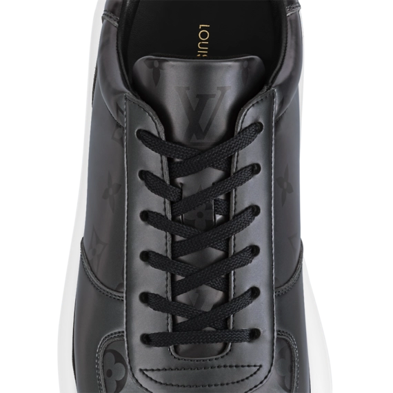 Men - Make a style statement in the Louis Vuitton Beverly Hills Sneaker Anthracite Gray for Men!