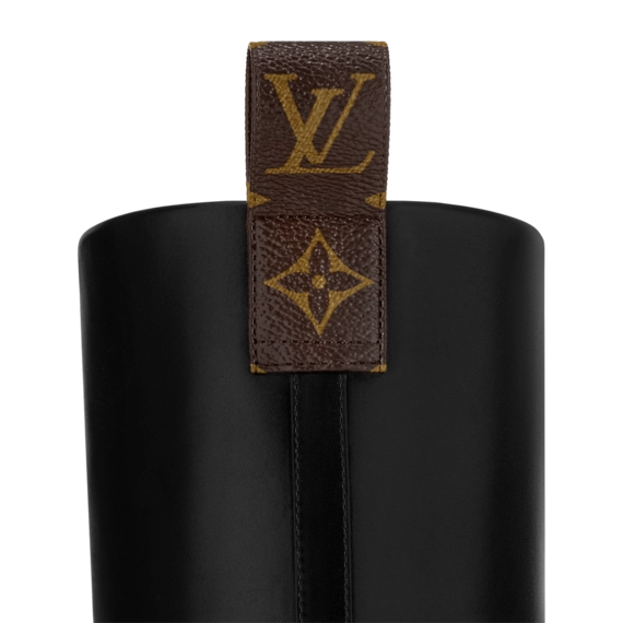 Shop the Louis Vuitton Donna High Boot for a perfect showroom look