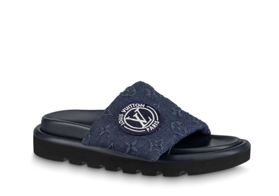 Get Ready for Summer with a Sale on the Louis Vuitton Pool Pillow Flat Comfort Mule for Women.
Original Collection.