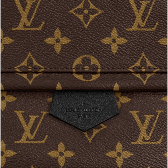Ladies, head to our outlet to buy a new Louis Vuitton Palm Springs MM!