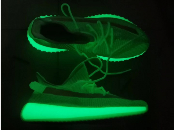 v2 glow yeezy