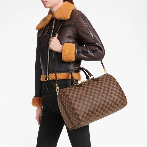 Sale on Louis Vuitton Speedy Bandouliere 35 - Get This Trendy Women's Bag Now