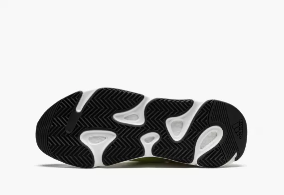 Outlet Yeezy Boost 700 MNVN Laceless - Phosphor for Men