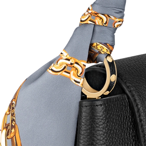 Women's Luxury Style: Louis Vuitton Capucines BB!