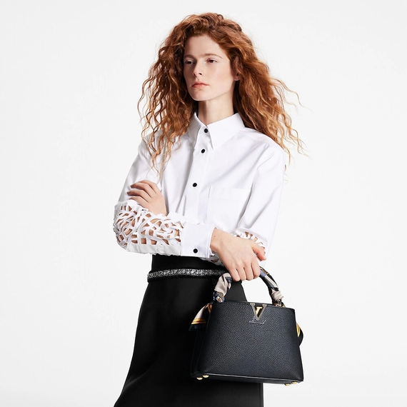 Women's Designer Wear: Louis Vuitton Capuncines BB!