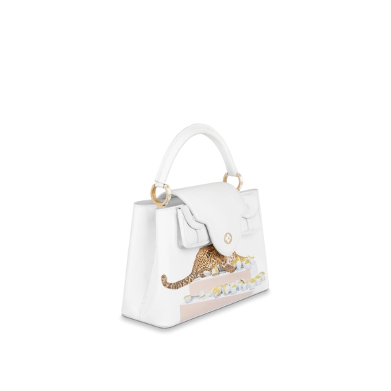 Purchase the Authentic Bolsa Capucines MM for Women