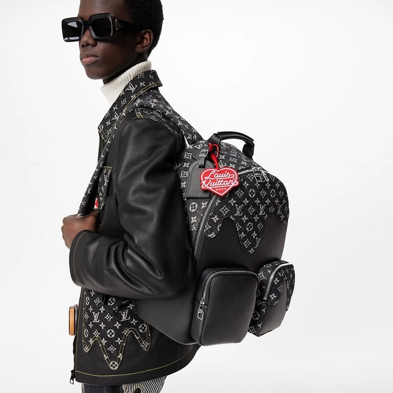Take advantage of our outlet sale now and get the Louis Vuitton Backpack Multipocket for men!