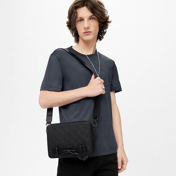 Shop Louis Vuitton Steamer Messenger at Outlet