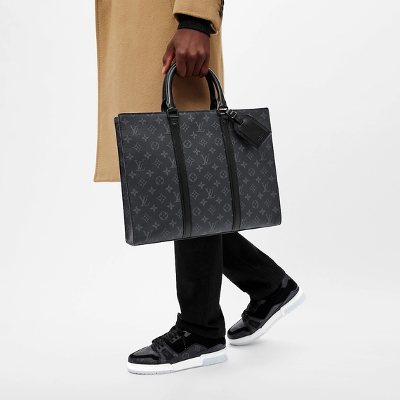 Men's Outlet: Find the Louis Vuitton Sac Plat Horizontal Zippe!