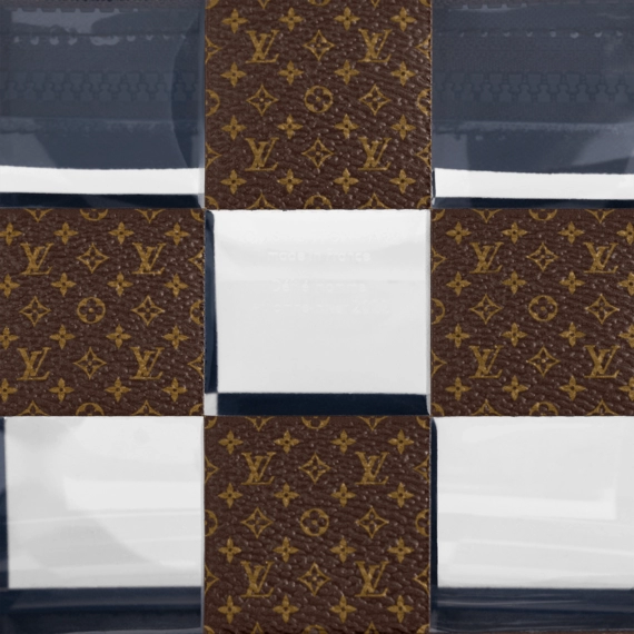 Purchase the latest Louis Vuitton Standing Pouch for men.