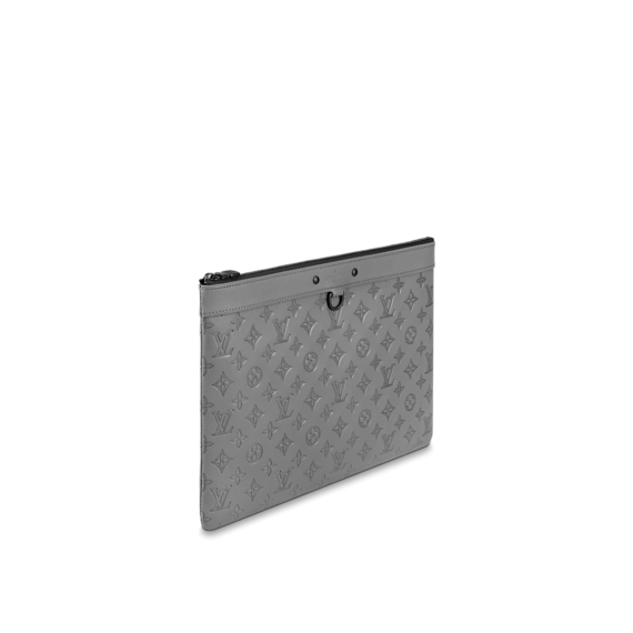 Stylish Louis Vuitton Pochette Discovery for Men.