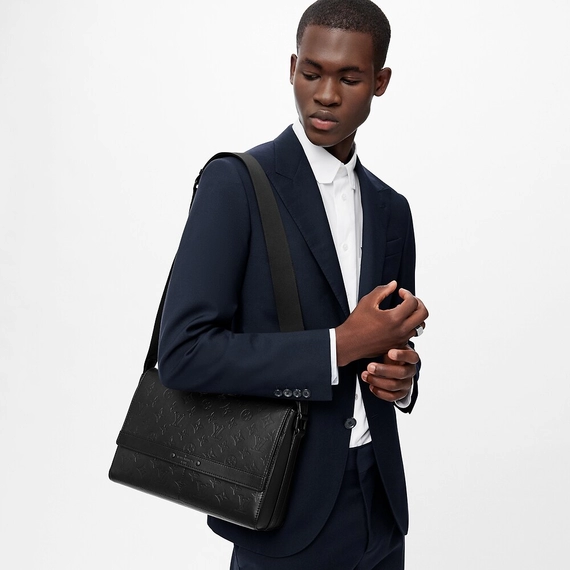 Sale on Louis Vuitton Sprinter Messenger - Get the Original Now!
New Men's Item.