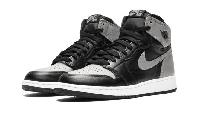 Update your sneaker collection with the stylish original Air Jordan 1 Retro High OG BG - Shadow.