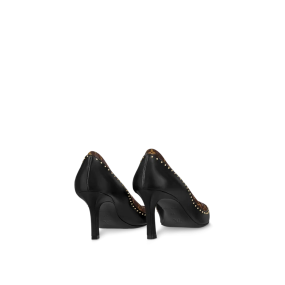 Complete your wardrobe with a stylish Louis Vuitton Signature Pump Black for women.