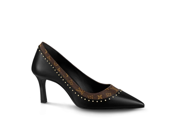 Buy a pair of classic Louis Vuitton Signature Pump Black for women.