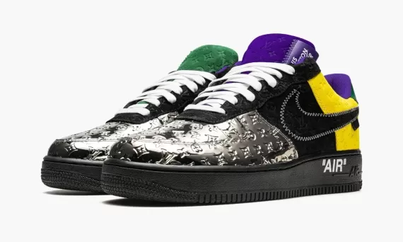 Don't miss out on this amazing new Louis Vuitton AIR FORCE 1 Low Virgil Abloh - Purple Dusk/Metallic Silver offer! Perfect for any man's wardrobe!