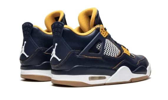 Upgrade your look with the men's Air Jordan 4 Retro - Dunk From Above.