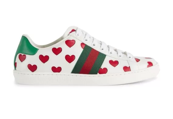 Outlet Gucci Ace for Women - Lace-up Sneakers with Heart Print in White, Green, and Red