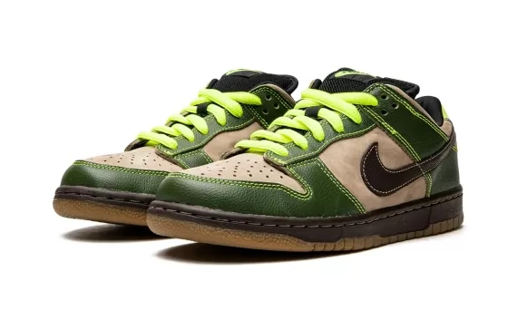 Take Home the Nike Dunk Low Pro SB - Jedi for Men