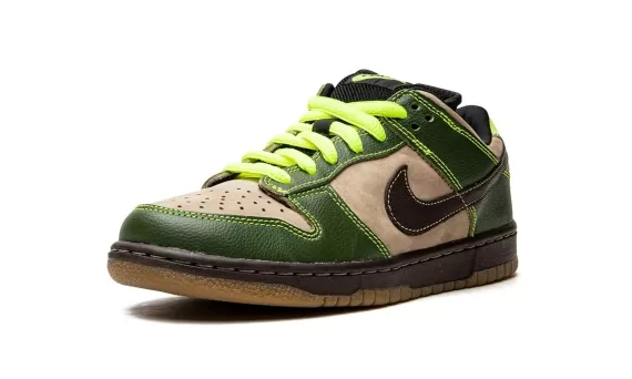 Experience the Nike Dunk Low Pro SB - Jedi for Men