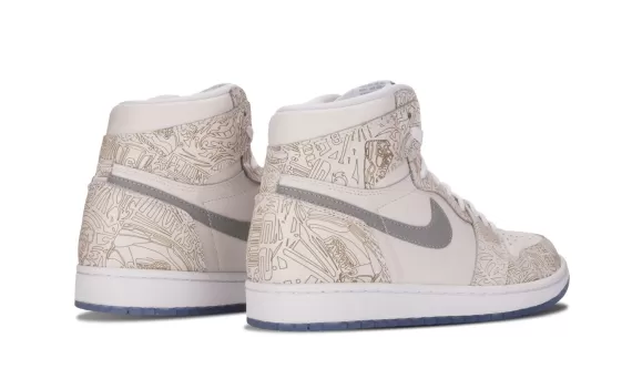 Look fresh with the Men's Air Jordan 1 Retro HI OG Laser.