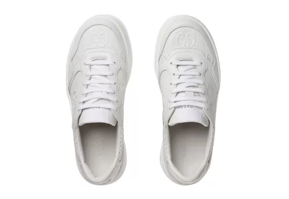 Gucci GG embossed low-top sneakers - GG Supreme print White