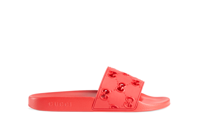 Alt Text: Gucci Women's Original GG Slide Sandal - a comfortable rubber flip flop for summer fun.