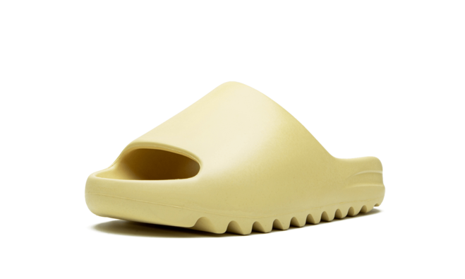 Hot Item: Men's Yeezy Slides in Desert Sand at the Original Outlet! Get Yours Now!