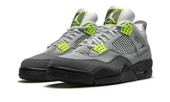 Air Jordan 4 Retro SE - Neon