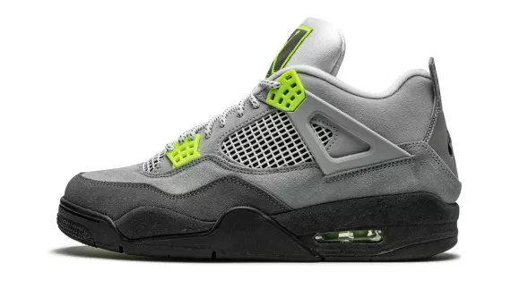 Air Jordan 4 Retro SE - Neon