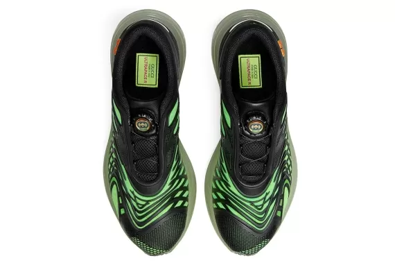 Gucci Ultrapace R Sneakers - Black and Green