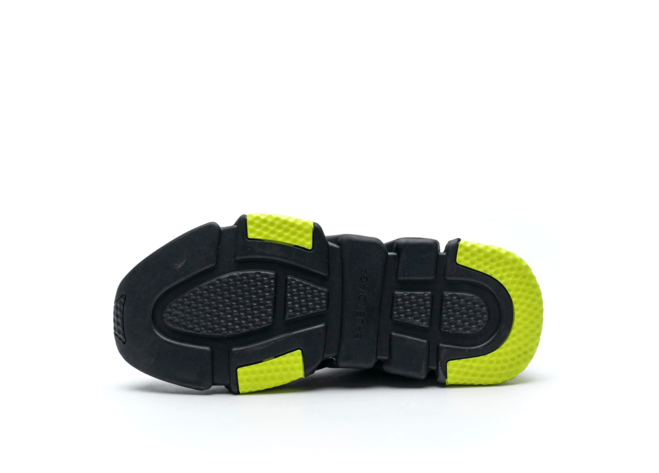 Treat yourself to the new and stylish Balenciaga Speed Clear Sole Black Yellow Fluo for men.