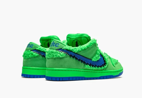 Be Original with SB DUNK LOW Grateful Dead - Green Bear for Men