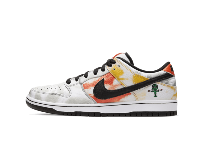 Buy Women's SB DUNK LOW - Tie-Dye Rayguns 2019 - White from Outlet.