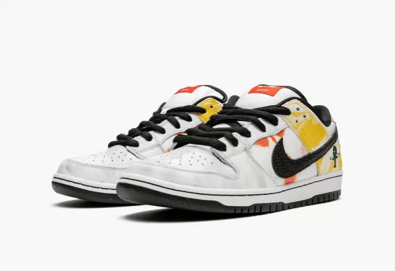 Original SB DUNK LOW Tie-Dye Rayguns 2019 White for Men - Outlet Buy