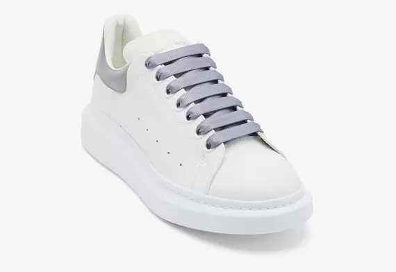 Oversized Sneaker in White/grey