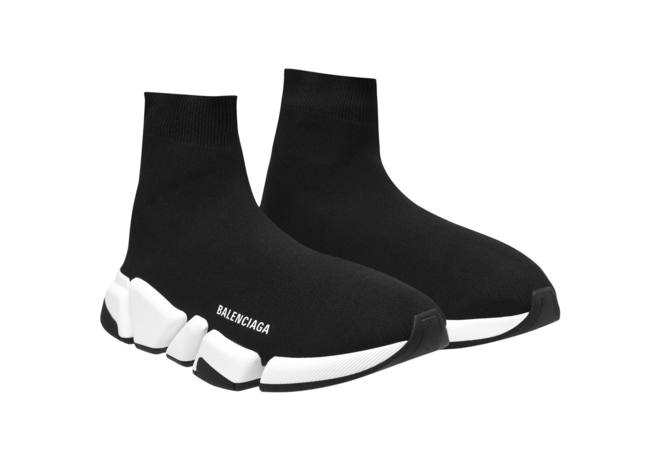 Get Outlet Prices on Balenciaga Speed Runners 2.0 Black/White for Men!