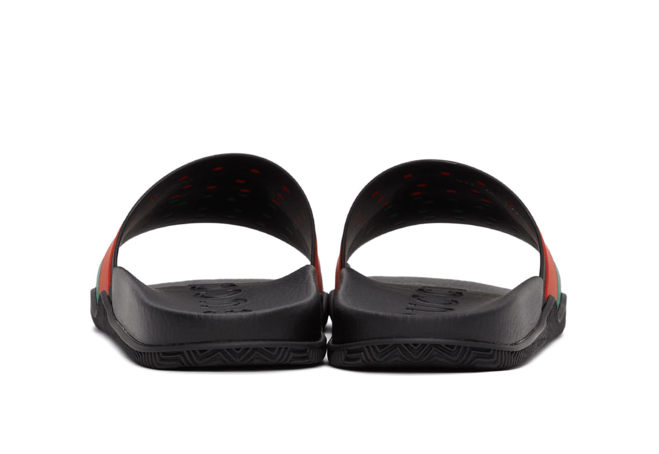 Elevate your shoe game with these great deal Interlocking G slides from Gucci.