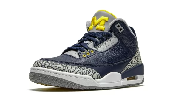 Air Jordan 3 Retro PE - Michigan