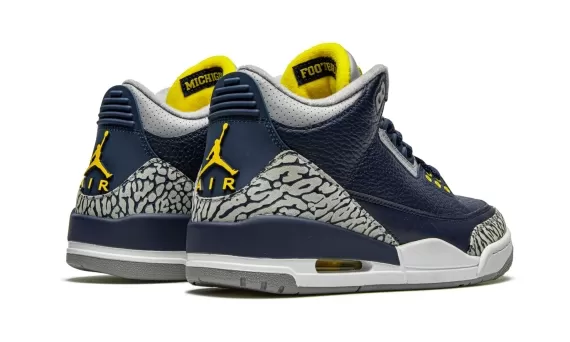 Air Jordan 3 Retro PE - Michigan