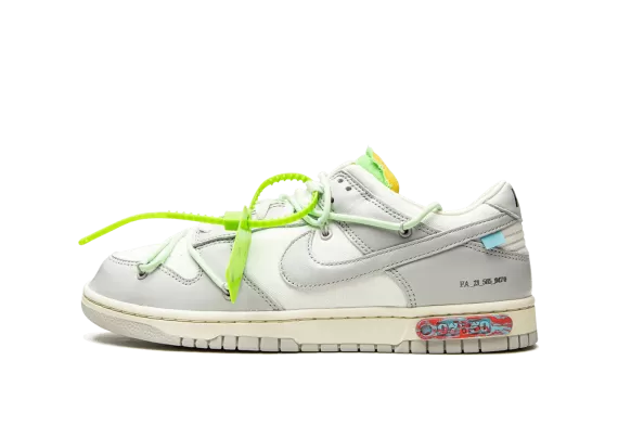 Buy the NIKE DUNK LOW Off-White - Lot 7 for women at the outlet - New