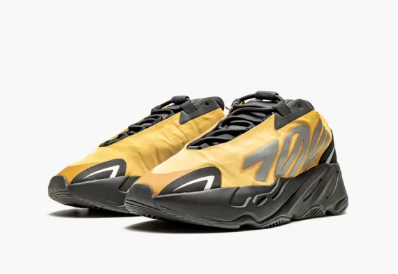 Outlet - Women's YEEZY 700 MNVN - Honey Flux