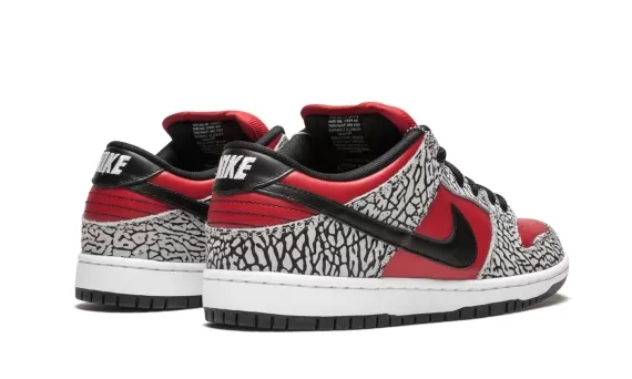 SB Dunk Low Premium Supreme - Red Cement