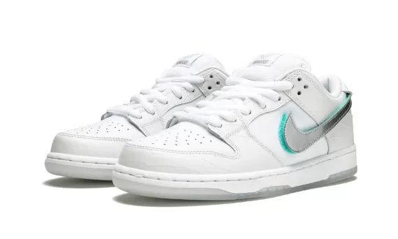 SB Dunk Low Pro OG QS - Diamond Supply White